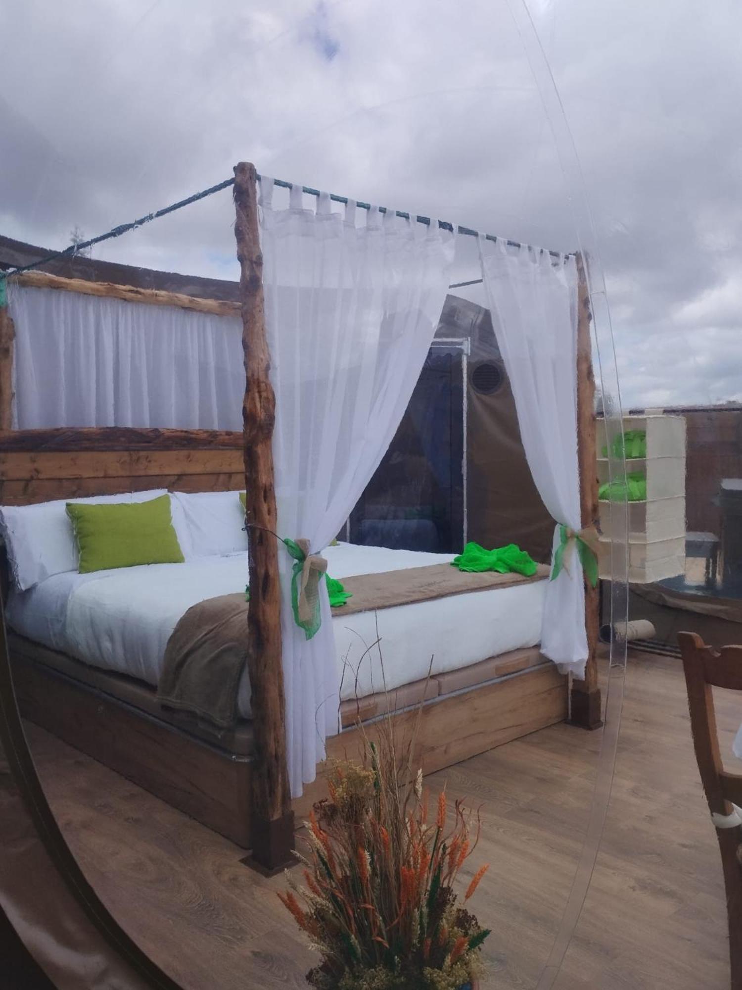 Cosmoveros - Hotel Burbuja Pedraza Eksteriør bilde