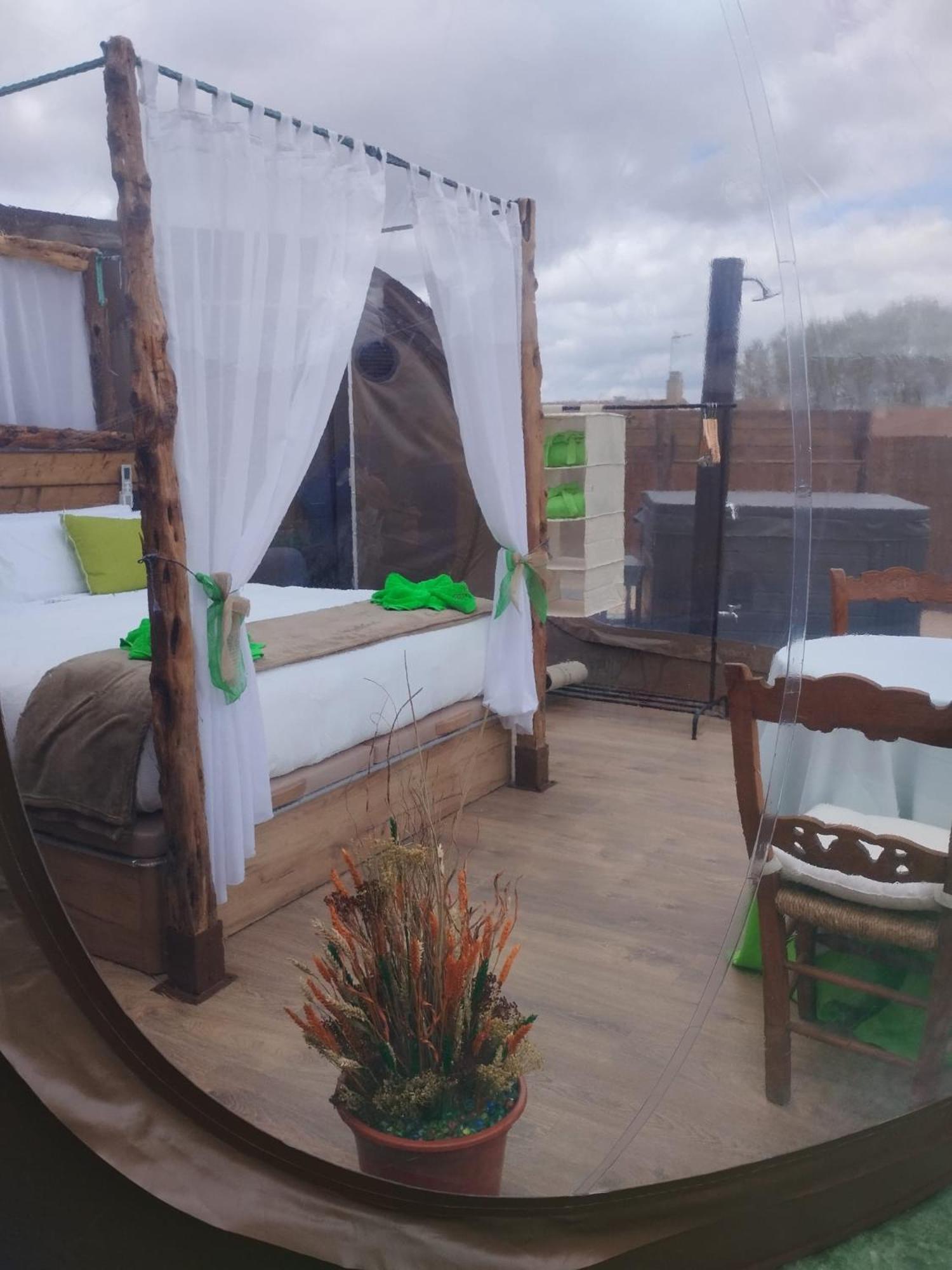 Cosmoveros - Hotel Burbuja Pedraza Eksteriør bilde