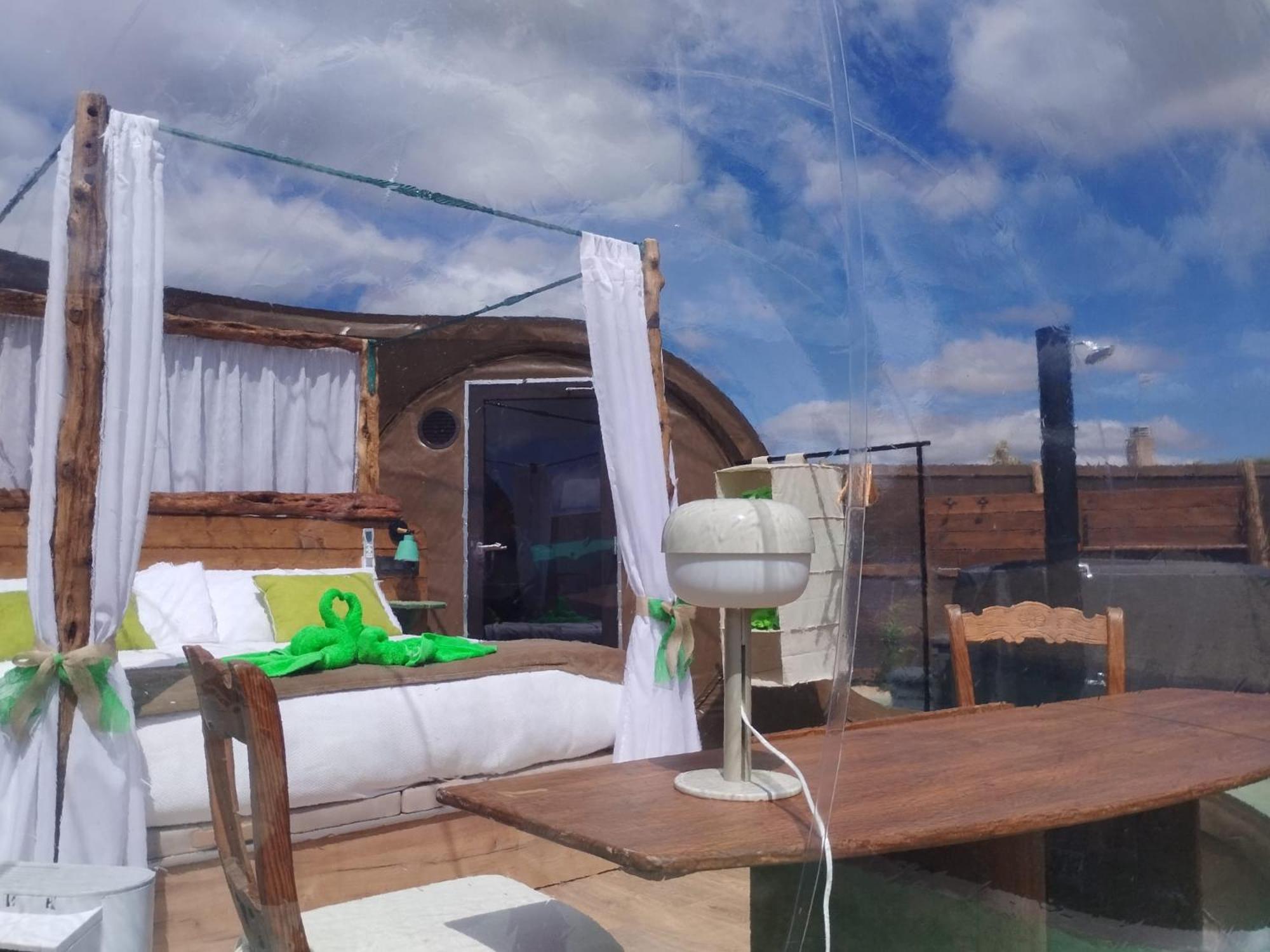 Cosmoveros - Hotel Burbuja Pedraza Eksteriør bilde