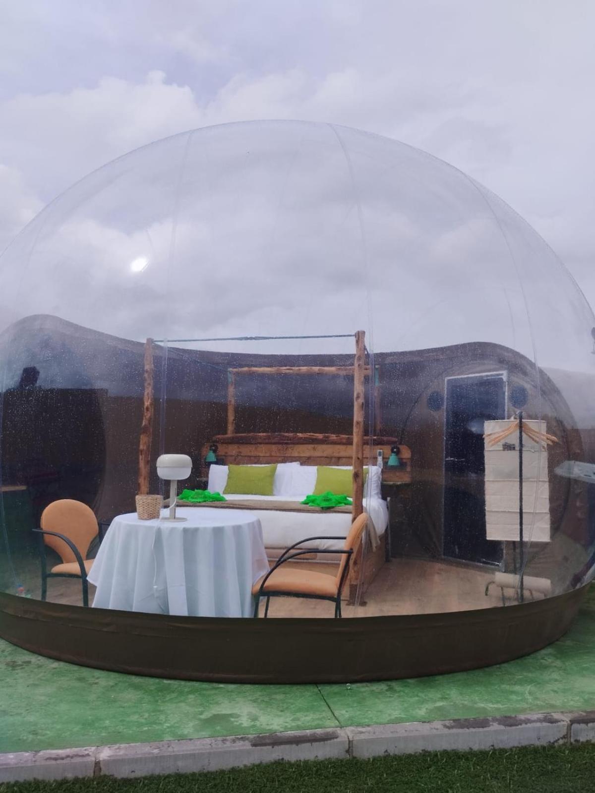Cosmoveros - Hotel Burbuja Pedraza Eksteriør bilde