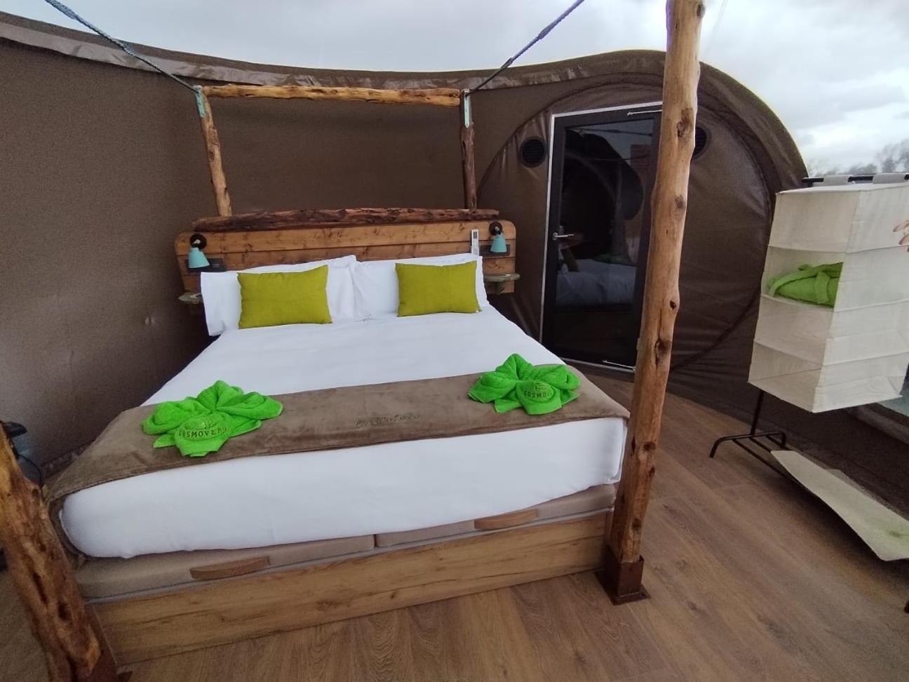 Cosmoveros - Hotel Burbuja Pedraza Eksteriør bilde