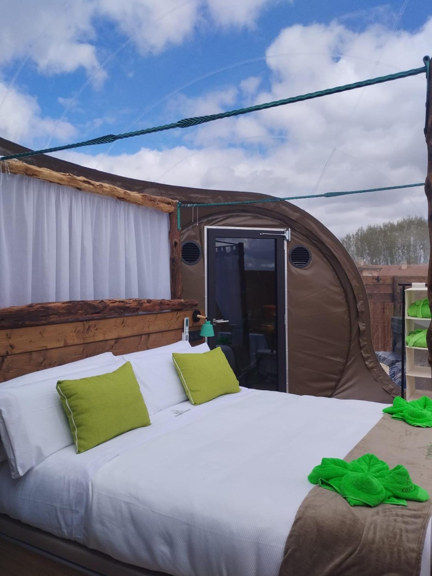 Cosmoveros - Hotel Burbuja Pedraza Eksteriør bilde