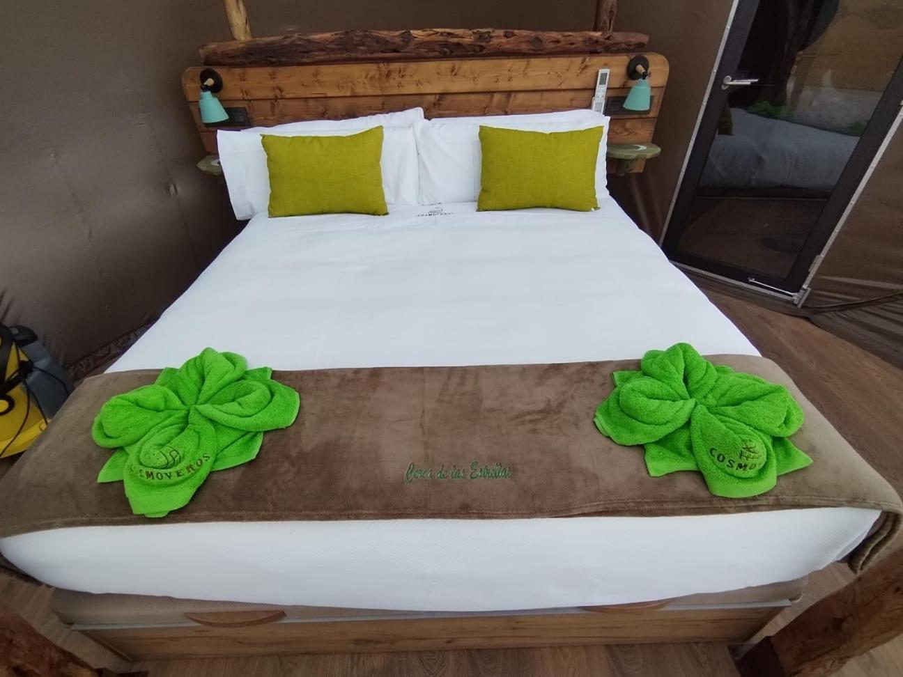 Cosmoveros - Hotel Burbuja Pedraza Eksteriør bilde